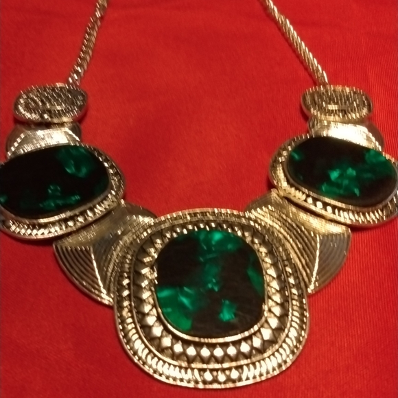 Fashion Metal Geometric Plate Short Necklace and Earrings Set- NEW - Picture 5 of 7